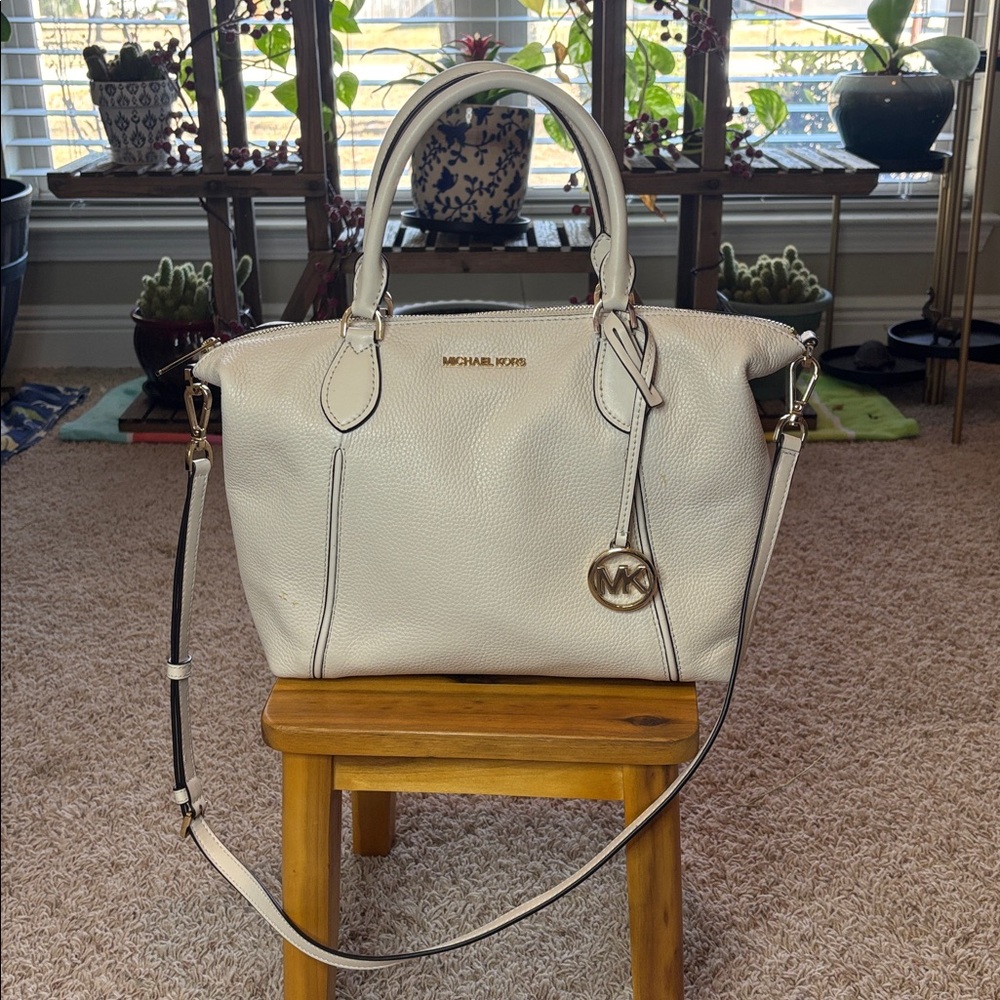 🌝 Michael Kors Cream Satchel 🌝
